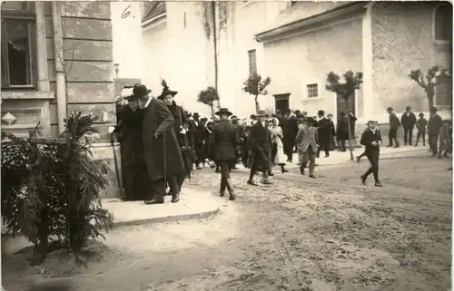 Sarvar 1914 König und Königin kommen aus der Kirche -94096