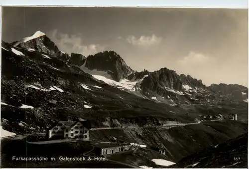 Furkapasshöhe mit Galenstock und Hotel -484064