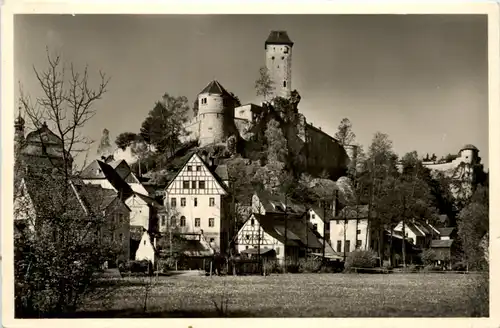 Neuhaus an der Pegnitz mit Burg Veldenstein -482342