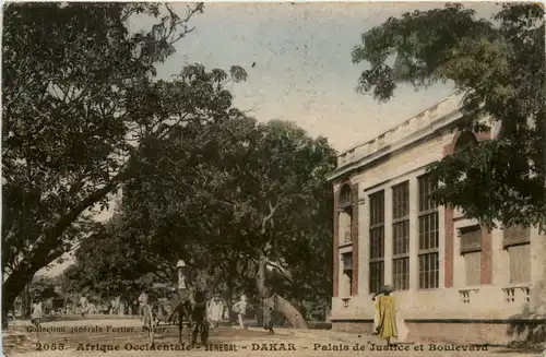 Dakar - Palais de Justice et Boulevard -484536