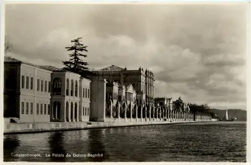 Constantinople - Le Palais de Dolma Bagtsche -484800