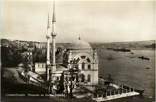 Constantinople - Mosquee de Dolma Bagtche -484782