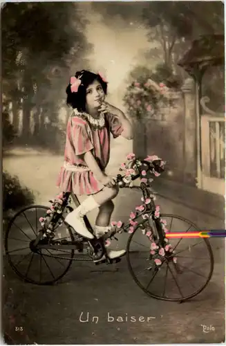 Kind mit Fahrrad -486196