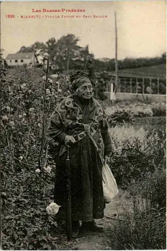 Biarritz - Vieille Femme du Pays Basque -486402