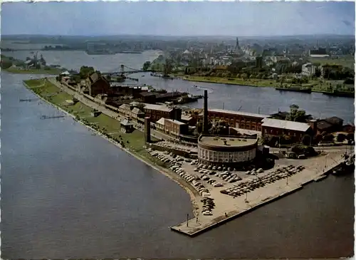 Wilhelmshaven - Südstrand mit Strandhalle -488320