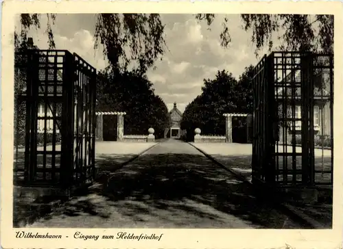 Wilhelmshaven - Eingang zum Heldenfriedhofutschland -488120