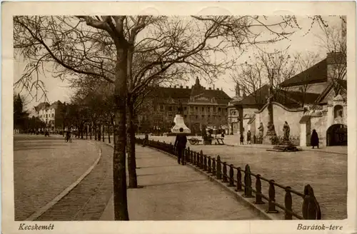 Kecskemet - Baratok-tere -463848