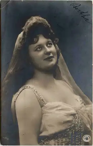 Frau - Woman -486158