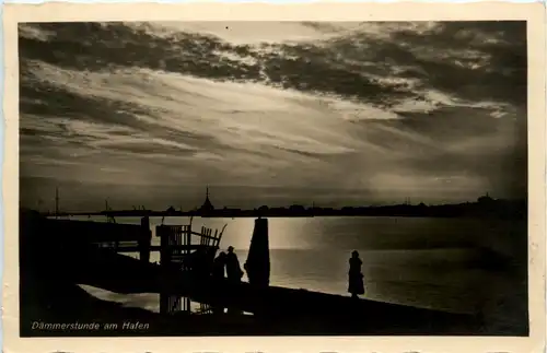 Wilhelmshaven - Dämmerstunde am Hafen -488652