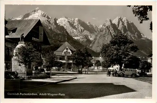 Garmisch-Partenkirchen - Adolf Wagner Platz mit Hakenkreuz -487052