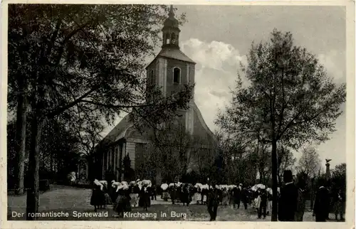 Der romantische Spreewald, Kirchgang in Burg -370896