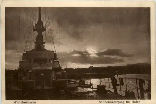 Wilhelmshaven - Sonnenuntergang im Hafen -491956