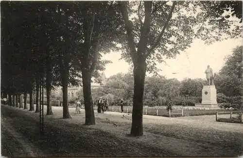 Hamm i.W., Ostenallee mit Falkdenkmal -392612