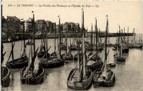 Le Treport, La Flottile des Pecheurs et lÈntree du Port -392196
