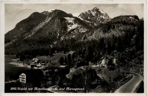 Urfeld mit Kesselbergstrasse und Herzogstand -393414