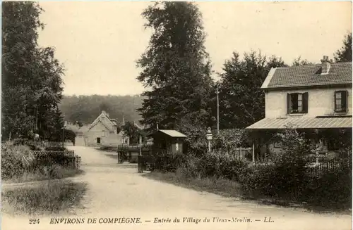 Environs de Compiegne, Entree du Village du Vieux-Moulin -392946