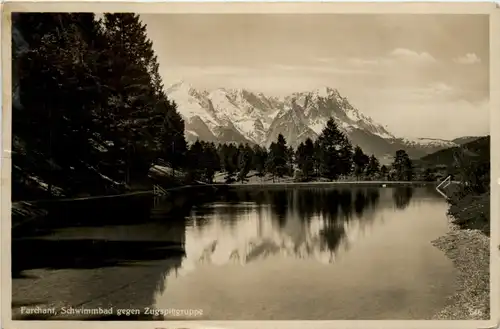 Farchant, Schwimmbad gegen Zugspitzgruppe -393868