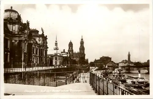 Dresden, Auf der Brühlschen Terrasse -393692