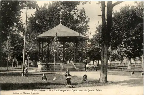 Tonneins, Le kiosque des Quinconces du Jardin Public -392046