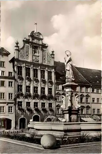 Landsberg/Lech, Rathaus mit Marienbrunnen -393402