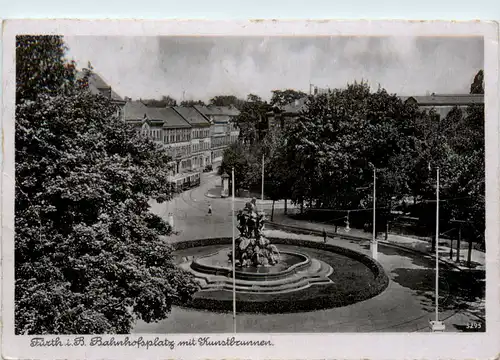 Fürth, Bahnhofsplatz mit Kunstbrunnen -395326