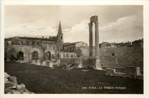 Arles - Le Theatre Antique -474040
