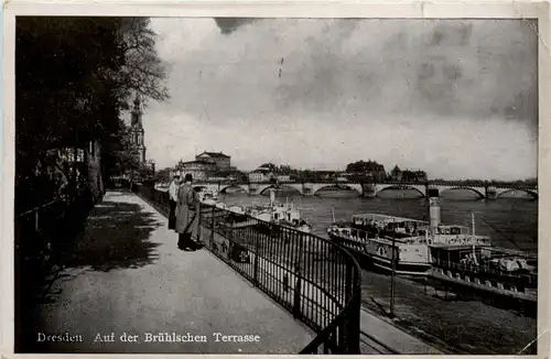 Dresden, Auf der Brühlschen Terrasse -393690