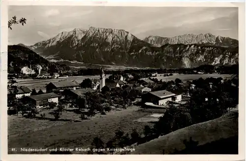 Niederaudorf und Kloster Reisach gegen kaisergebirge -374792