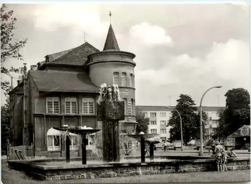 Bitterfeld, Springbrunnen am HO-Hotel Central -395640