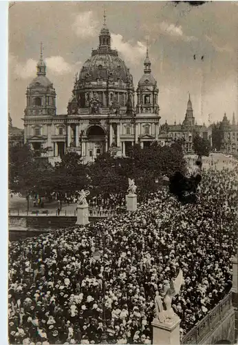 Berlin, Siegesjubel, Schlossbrücke und Dom -396918