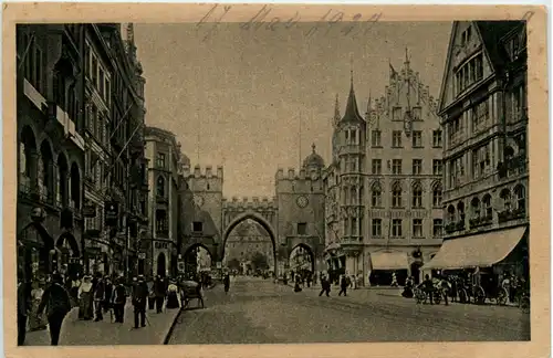 München, Neuhauser Strasse mit karlstor -456492