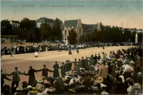Lourdes - La Procession de l Esplanade -476660
