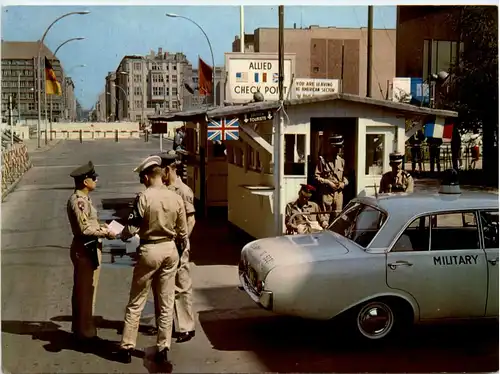 Berlin - Checkpoint Charlie -495382