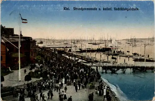 Kiel, An der Strandpromenade u. Kaiserl. Yachtklubgebäude -375128