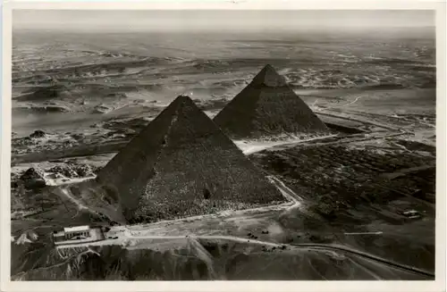 Pyramiden von Gizeh -458518