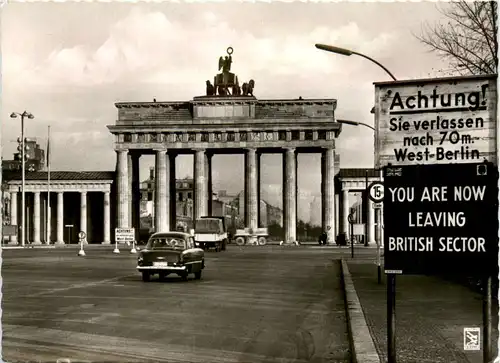 Berlin - Brandenbuger Tor Mauer -496312