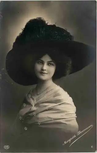 Frau mit Hut - Mode -496518