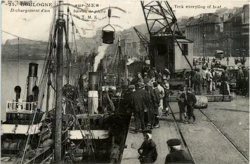 Boulogne sur Mer - Dechargement d un bateau -497198