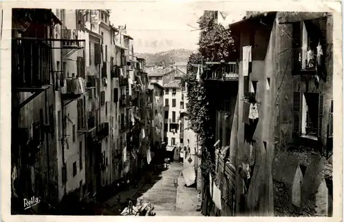 Nice - Une rue de la vieille ville -497368