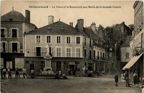 Chateaurenard - La Place et le Monument aux Morts -497500