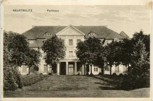 Neustrelitz - Parkhaus -497780