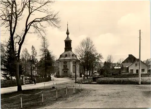Carlsfeld Erzgeb., Blick zur Kirche -398710