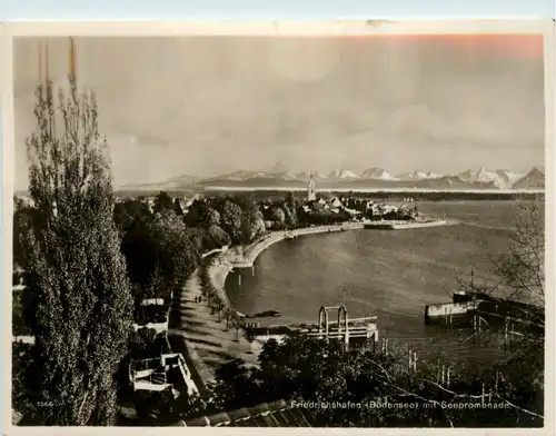 Friedrichshafen mit Seepromenade -399764