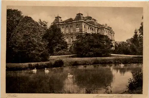 Gotha, Museum mit Schlossteich -383016