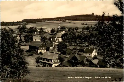 Seiffen i. Erzgeb., Blick zur Kirche -501500