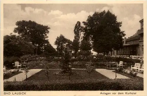 Bad Lausick, Anlagen vor dem Kurhotel -502348