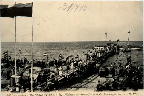 Seebad Brunshaupten, während des Strandfestes an der Landungsbrücke -502528