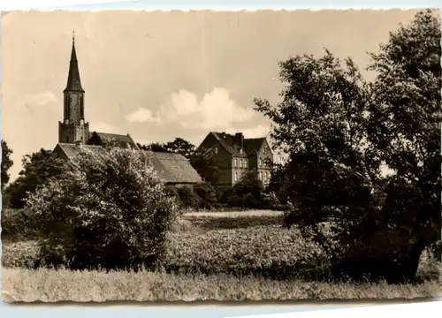 Löcknitz, Blick auf Kirche und Schule -502130