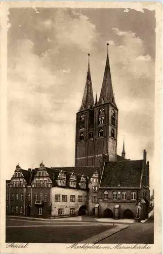 Stendal, Marktplatz mit Marienkirche -385786