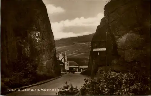 Felsentor Lochmühle bei Mayschoss an der Ahr -601166